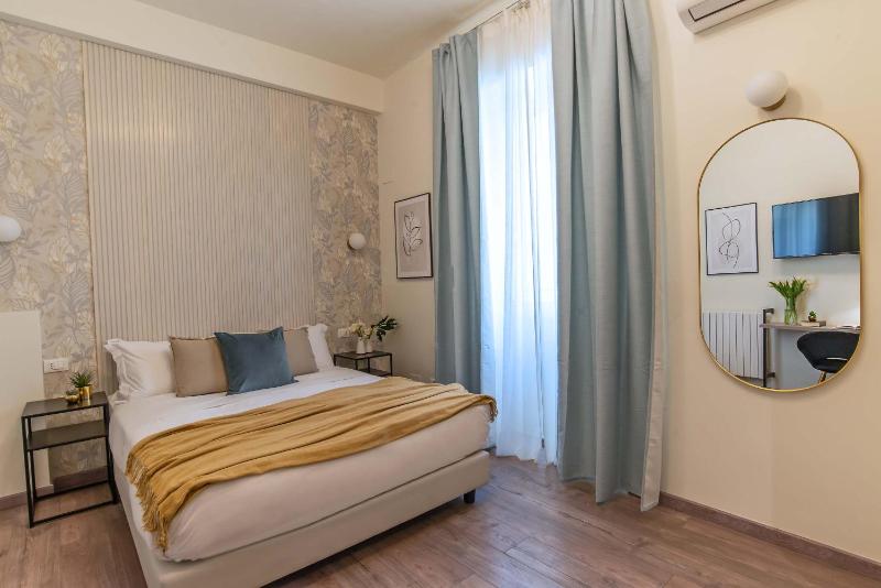 Double Room image 4