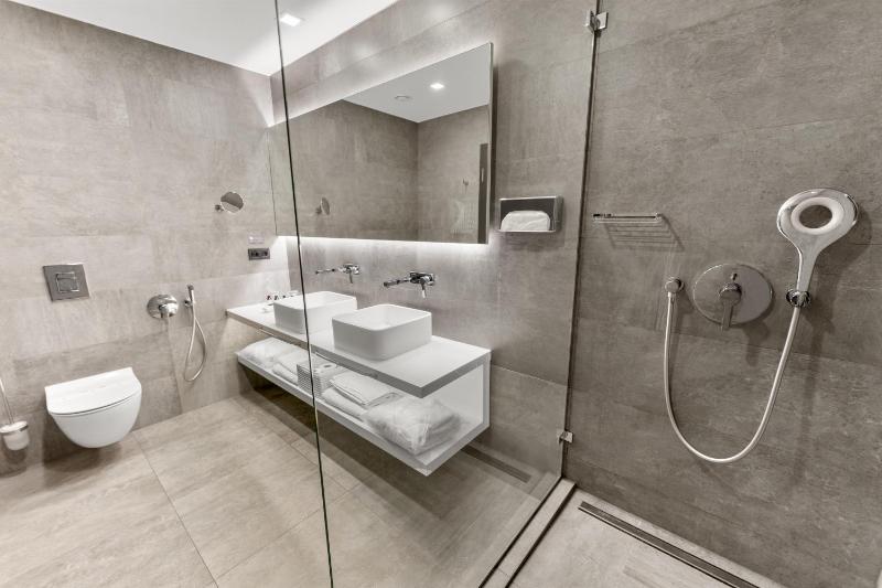 Suite with City View image 4