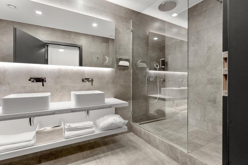 Suite with City View image 3