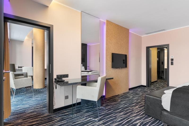 Suite with City View image 2