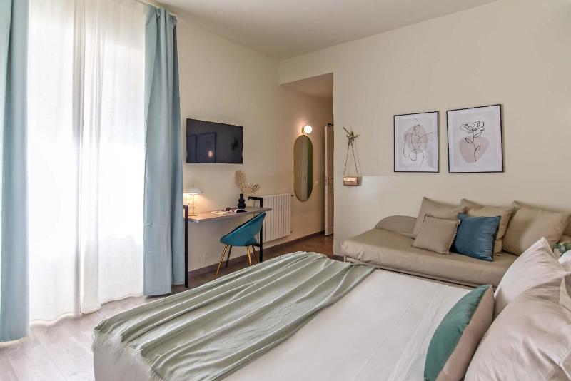 Superior Triple Room image 3