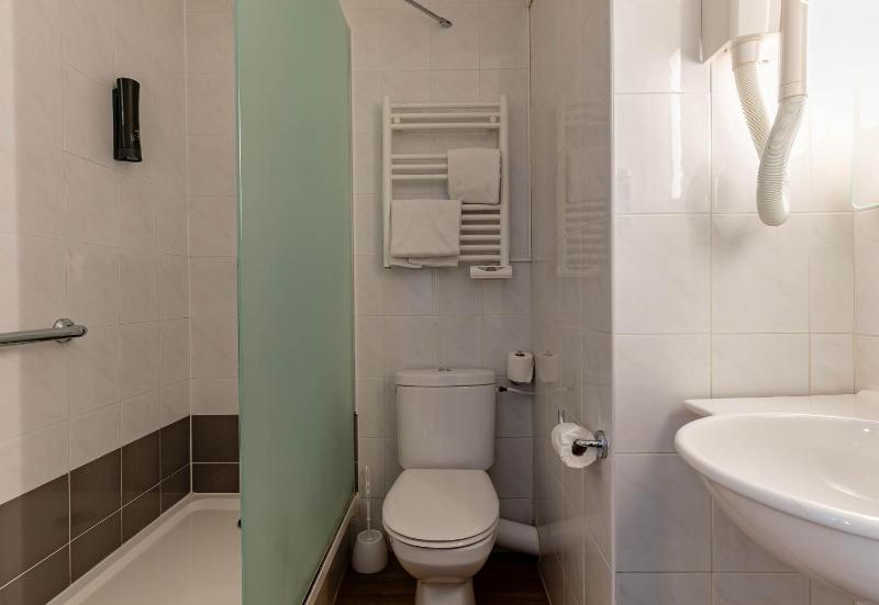 Double Room image 3