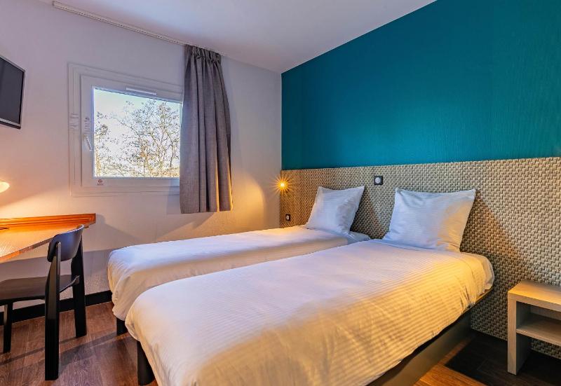 Twin Room image 1