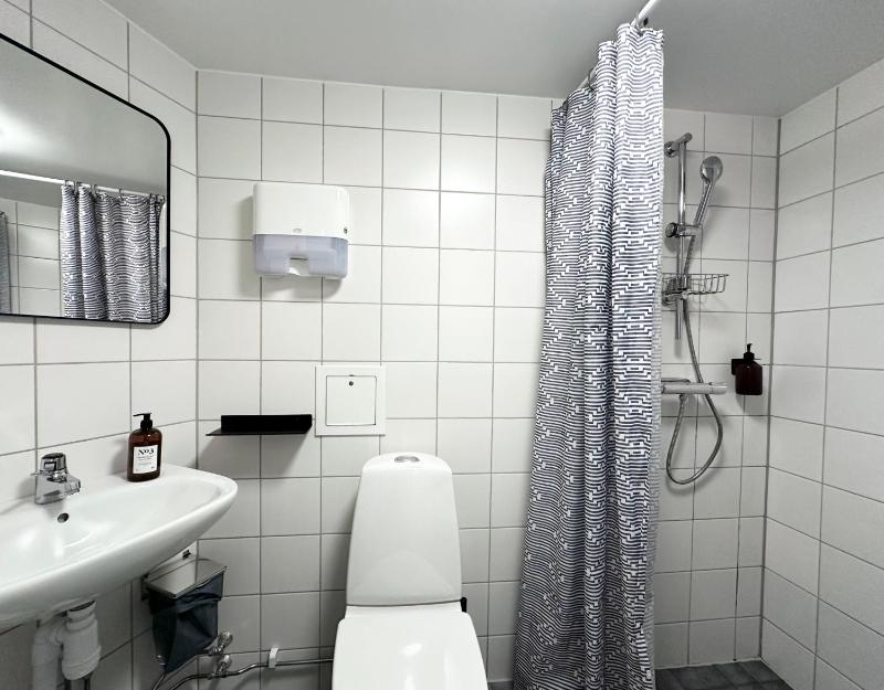 Economy Twin Room with Shared Bathroom image 1