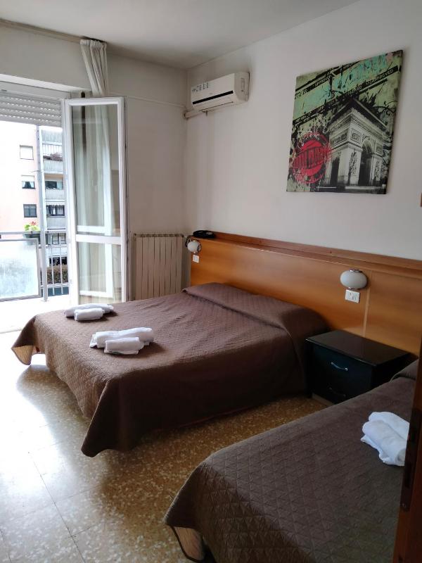 Double Room with Balcony image 1
