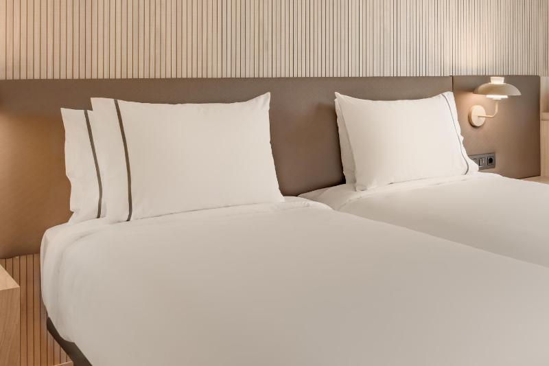Standard King Room, Guest room, 1 King, City view image 1