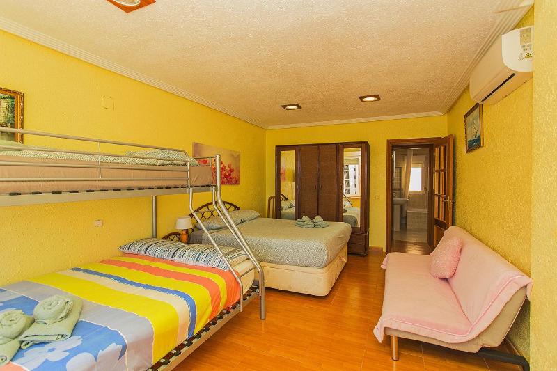 019 Lomas Penthouse - Alicante Holiday - image 22