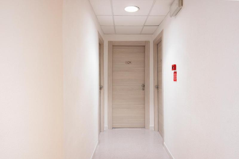 Double or Twin Room with Sea View image 4