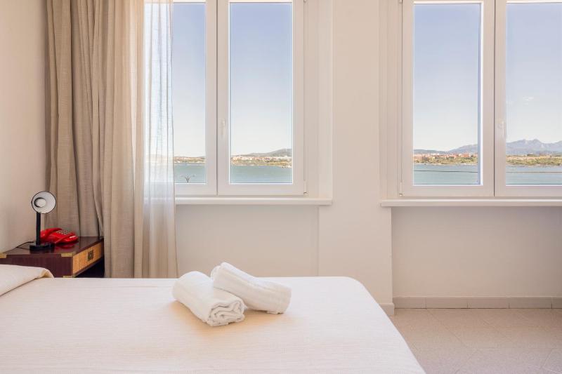 Single Room with Sea View image 3
