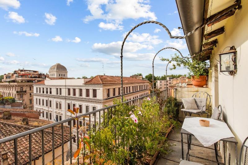 Piazza Mattei Terrace Apartment | Romeloft - image 5
