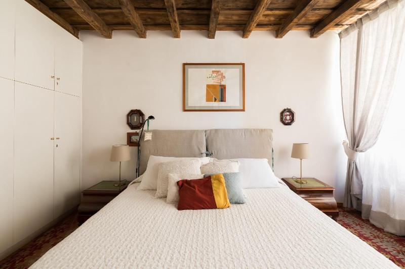 Farnese Charming Apartment - image 13