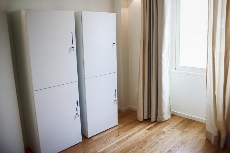 Bunk Bed in Mixed Dormitory Room image 2