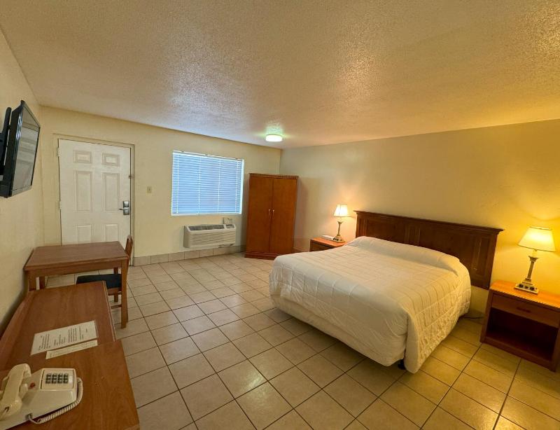Deluxe Queen Room image 4