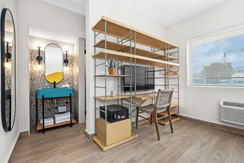 Two Bedroom Penthouse image 4
