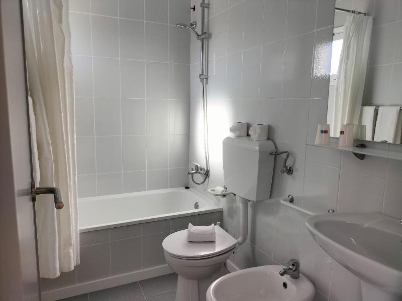 Small Double Room image 4