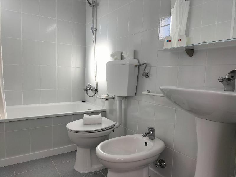 Small Double Room image 3
