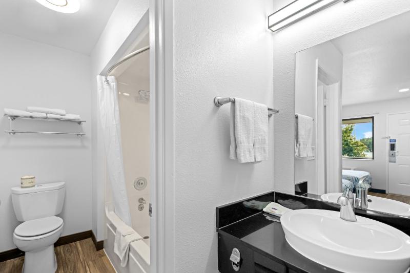 Quadruple Room image 2