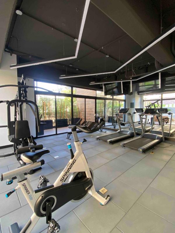 Venecia 1BR Zona 10 Luxury Suite - Pool Jacuzzi Gym & View - image 6