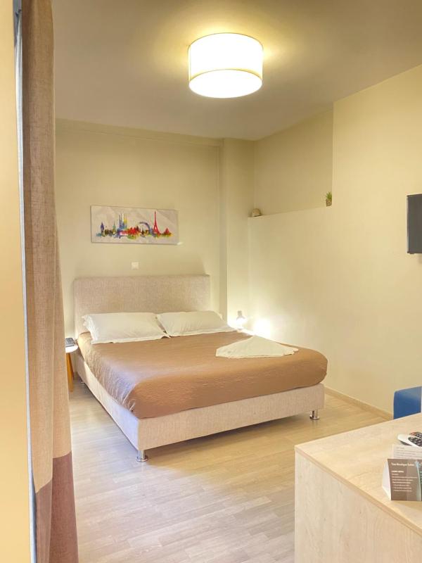 Double Room image 1