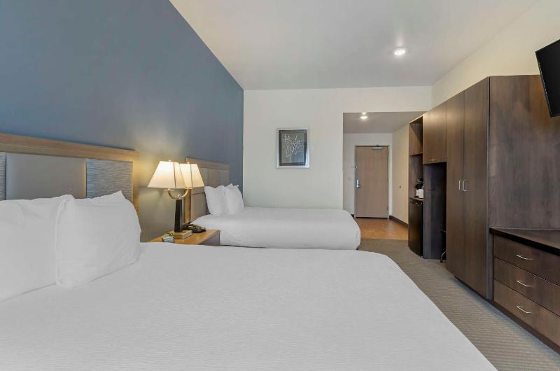 Queen Room with Two Queen Beds - Non-Smoking image 1