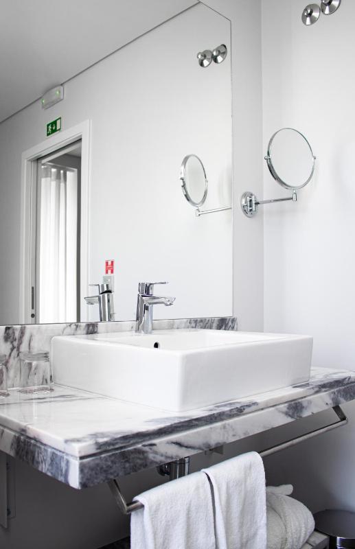 Superior Double Room image 4