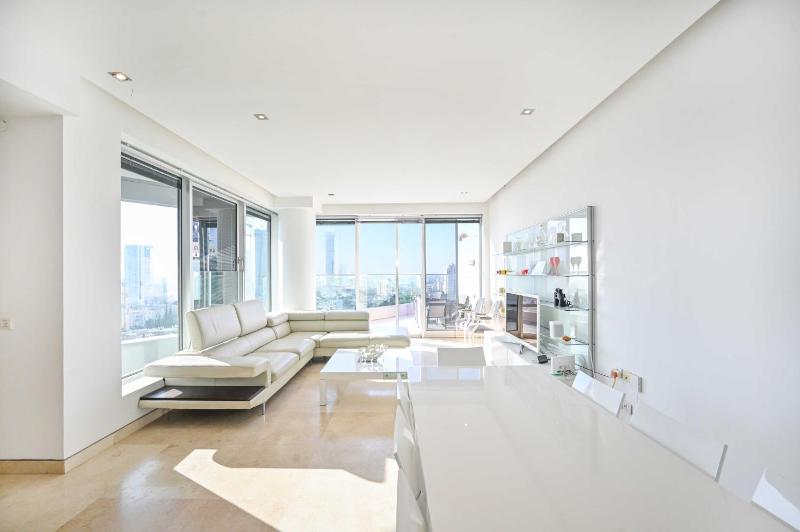 Park Tzameret 3BR Panoramic by HolyGuest - image 1
