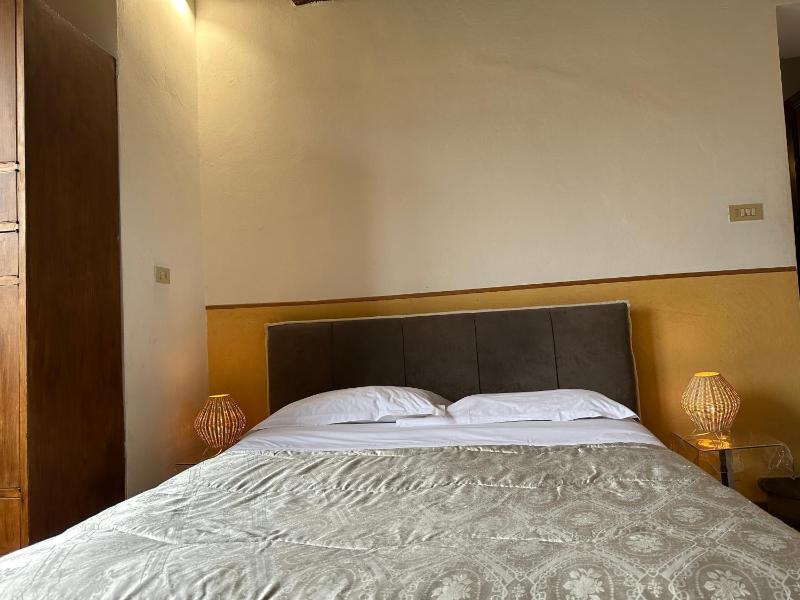 One-Bedroom Apartment image 4