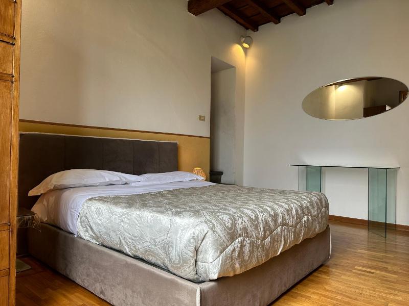 One-Bedroom Apartment image 2