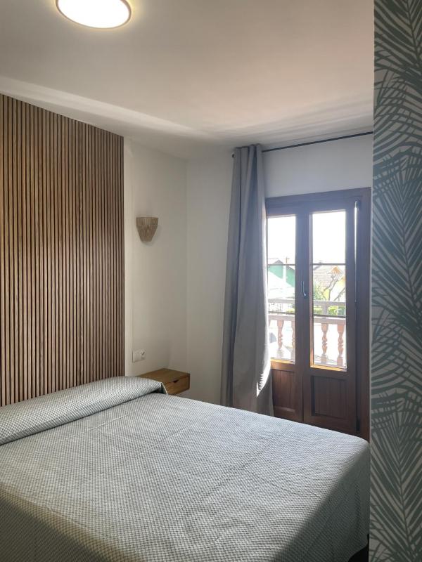 Queen Room with Balcony image 1
