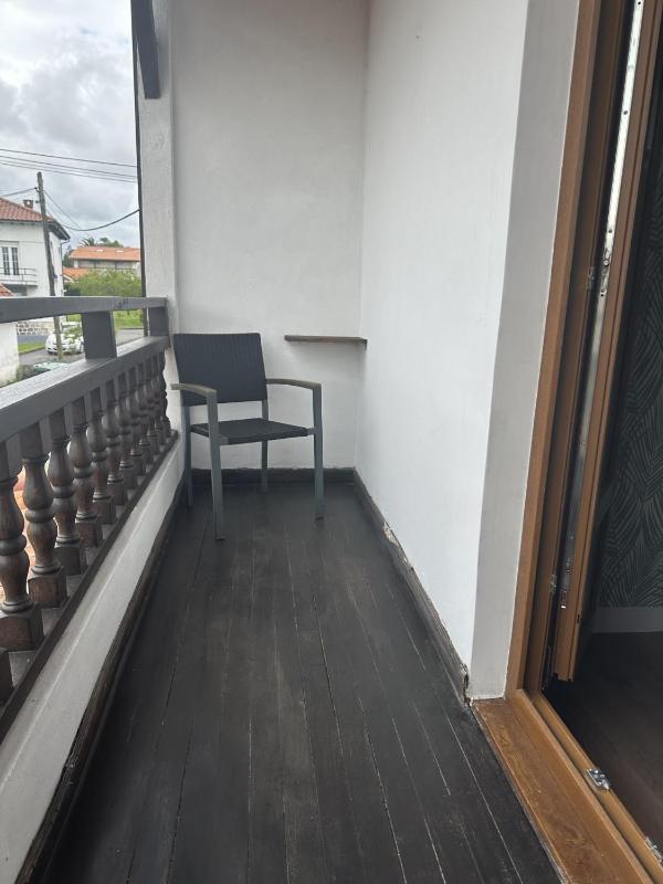 Queen Room with Balcony image 2