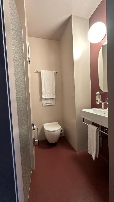 Tiny Room  image 4