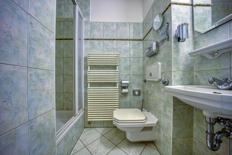 Single Room with Sea View image 3