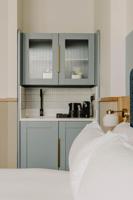 One Room Suite with Kitchenette image 3