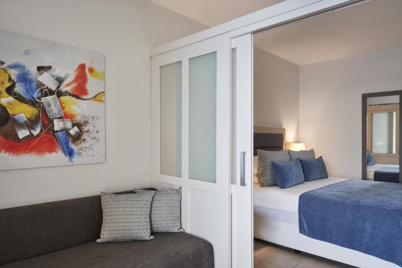 Premium Family Room Sliding Doors with Direct Pool Access image 4