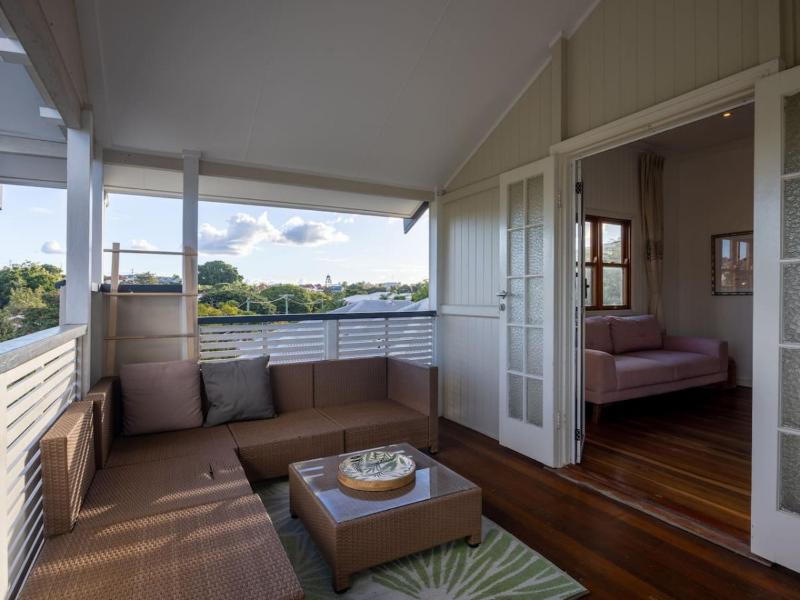 6KM to CBD Convenient 5BR Queenslander Coorparoo - image 13