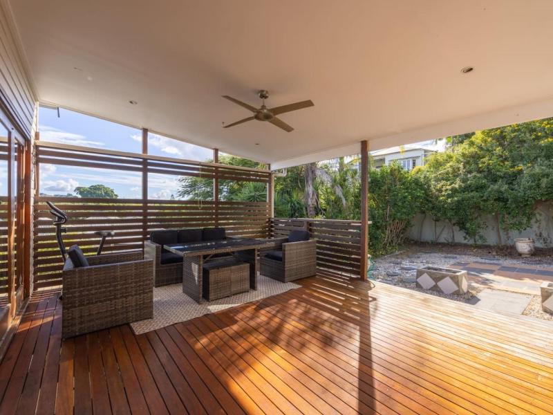 6KM to CBD Convenient 5BR Queenslander Coorparoo - image 8