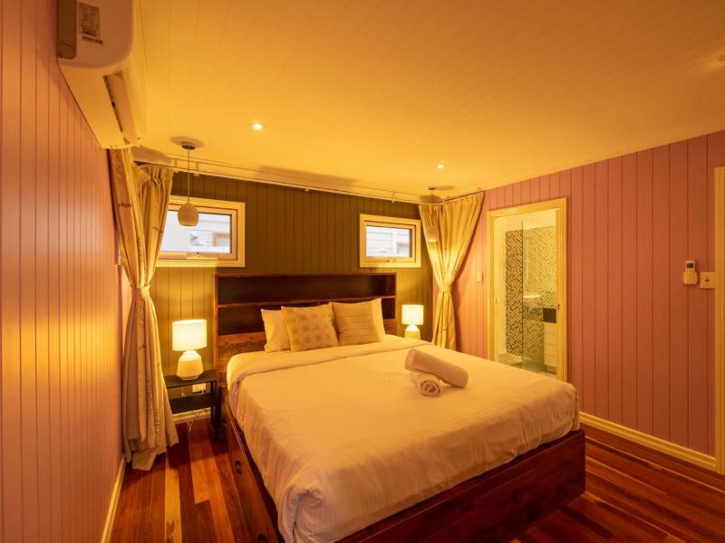 6KM to CBD Convenient 5BR Queenslander Coorparoo - image 2
