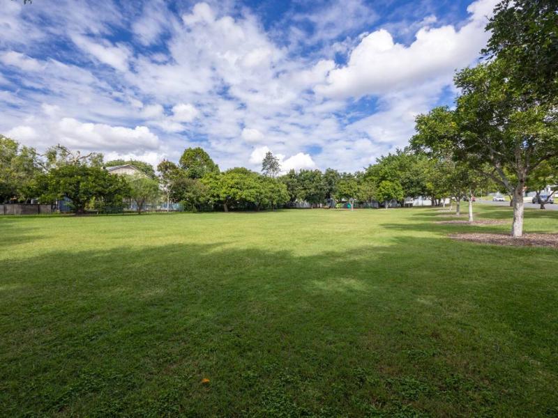 6KM to CBD Convenient 5BR Queenslander Coorparoo - image 14