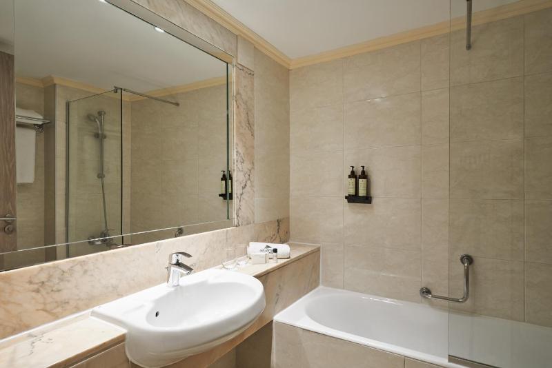 Twin/Double Room Inland View image 4