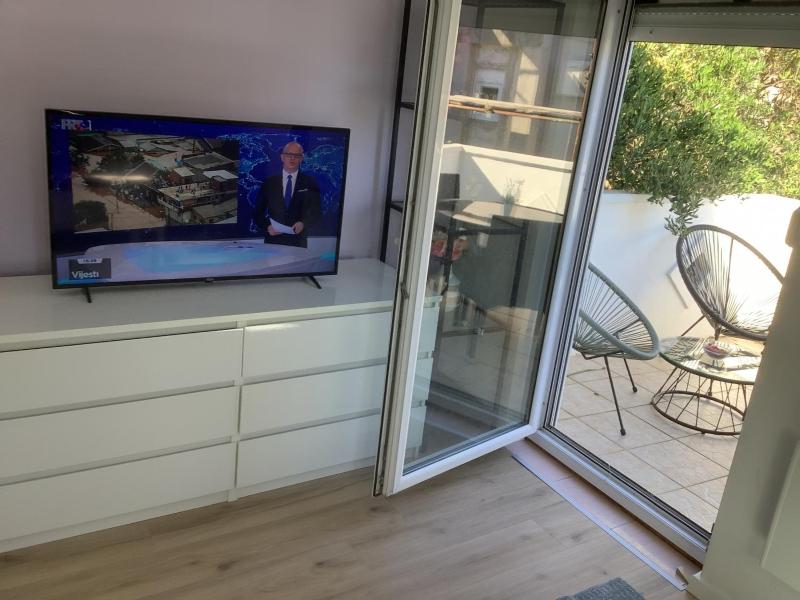 Apartment 877-2 - image 7
