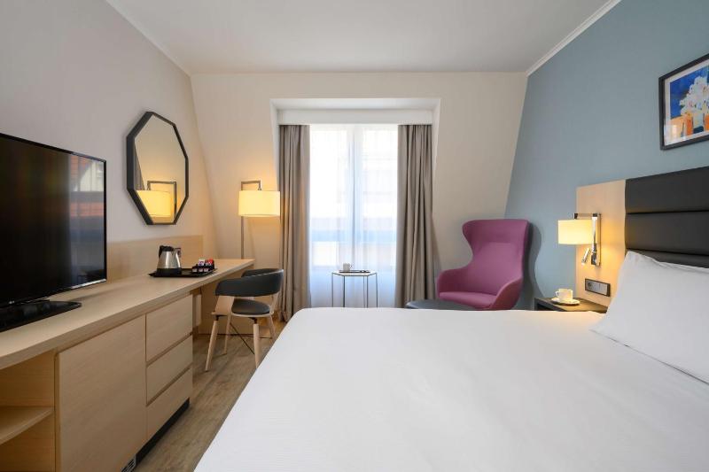 King Guest Room image 3