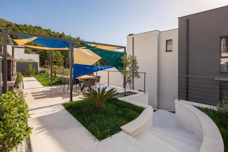 Luxury Villa Cosmopolitan with Pool - image 27