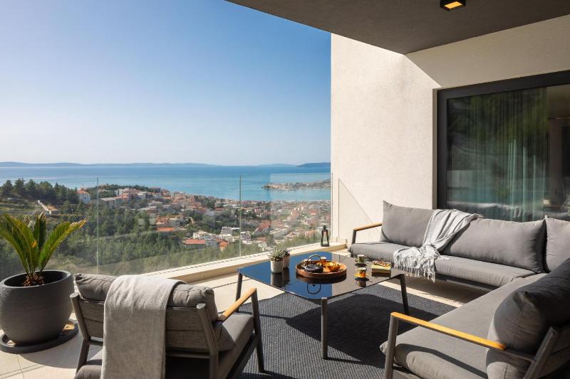 Luxury Villa Cosmopolitan with Pool - image 9