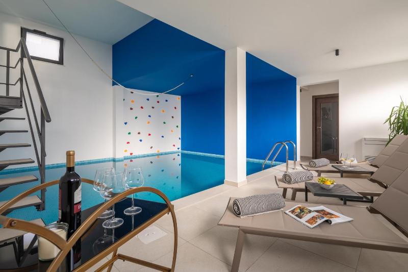 Luxury Villa Cosmopolitan with Pool - image 14