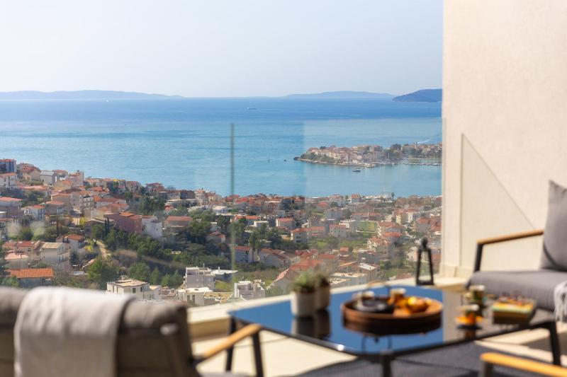 Luxury Villa Cosmopolitan with Pool - image 13