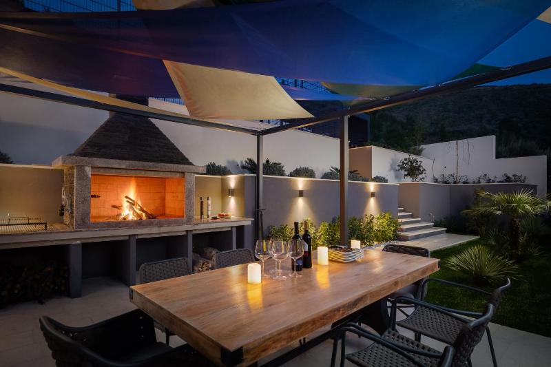 Luxury Villa Cosmopolitan with Pool - image 30
