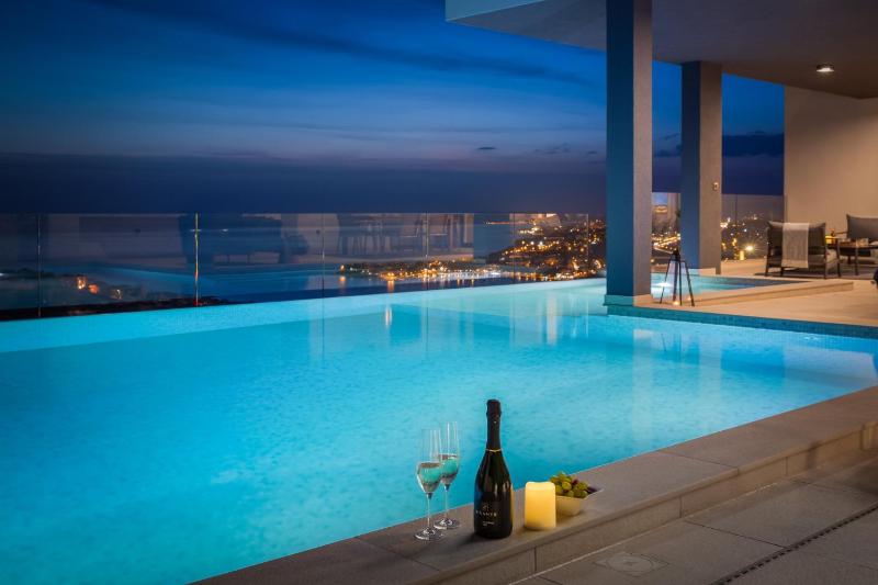 Luxury Villa Cosmopolitan with Pool - image 11