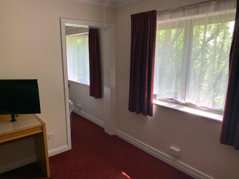 Family Room (One Double & Two Singles)	 image 4