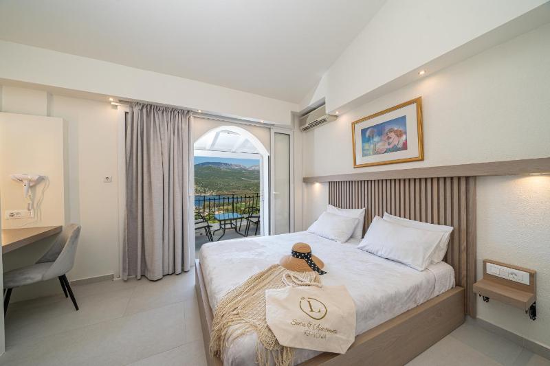 Superior One-Bedroom Apartment with Sea View ( 2 Adults + 2 children) image 3