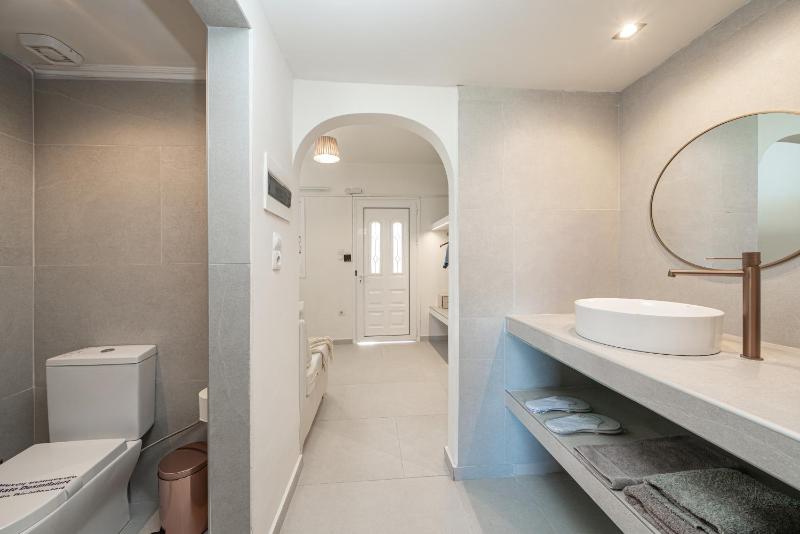 Superior One-Bedroom Apartment with Sea View ( 2 Adults + 2 children) image 4